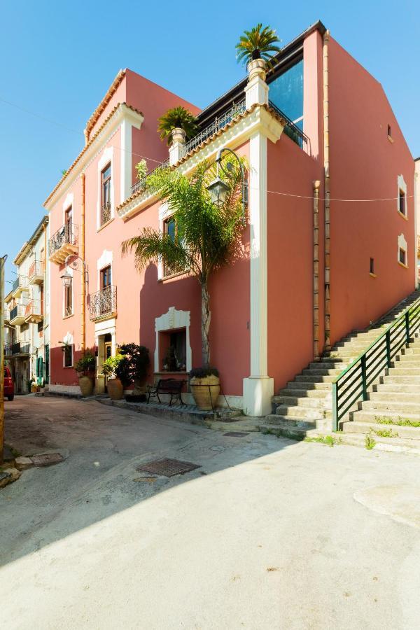 Relais Briuccia E Ristorante Capitolo Primo Hotel Montallegro Luaran gambar