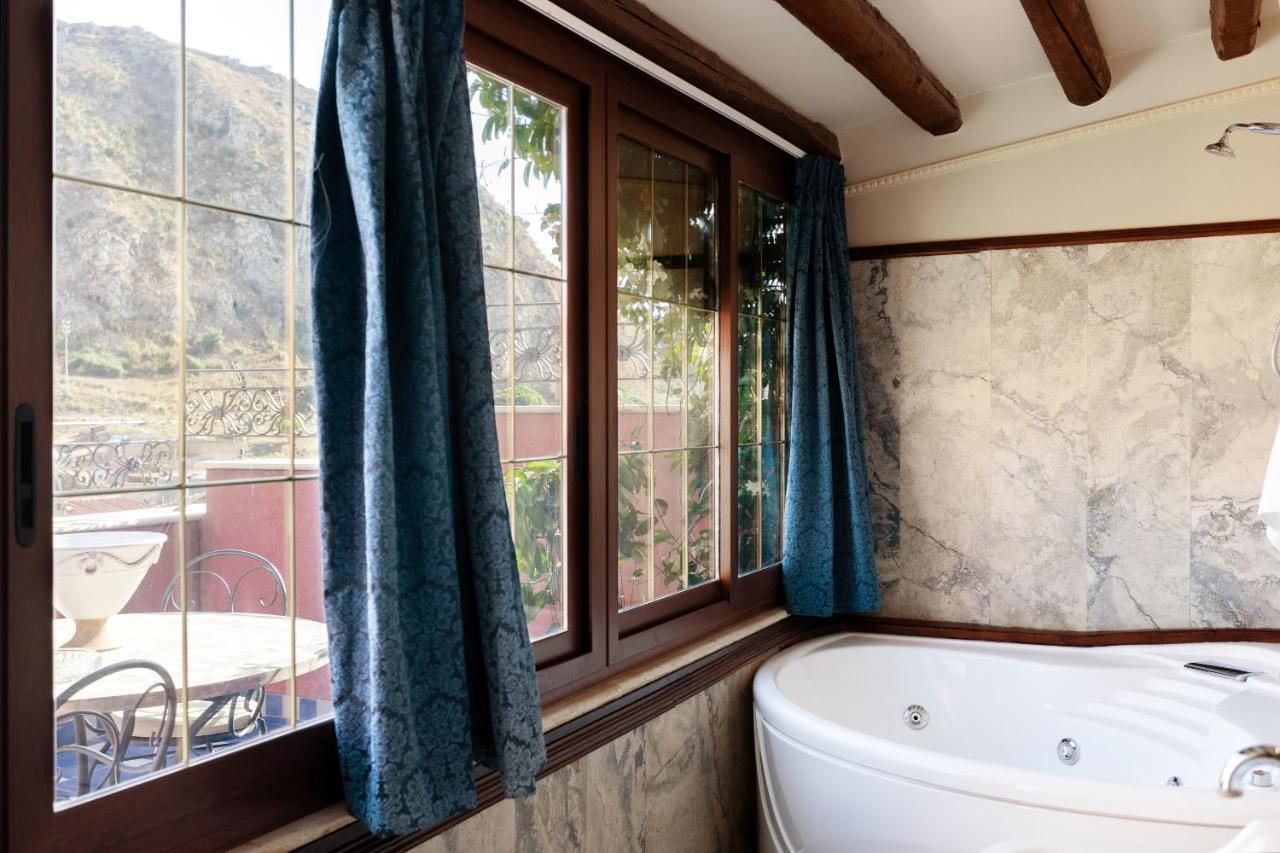 Relais Briuccia E Ristorante Capitolo Primo Hotel Montallegro Luaran gambar
