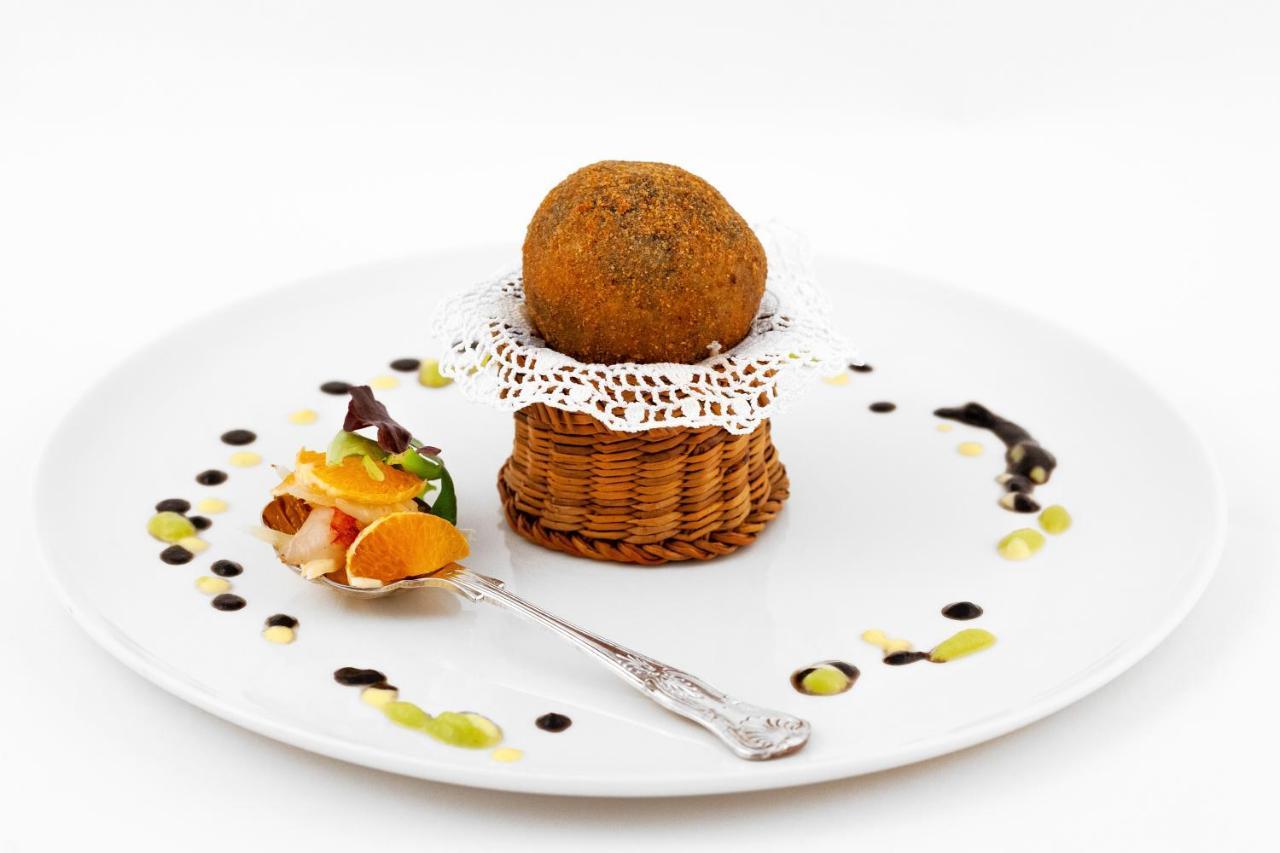 Relais Briuccia E Ristorante Capitolo Primo Hotel Montallegro Luaran gambar