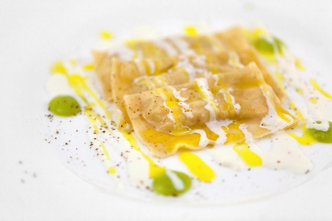 Relais Briuccia E Ristorante Capitolo Primo Hotel Montallegro Luaran gambar